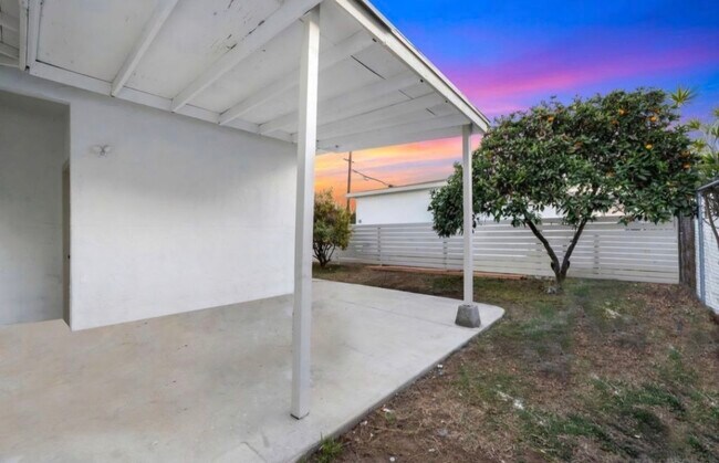 Building Photo - 736 18th St