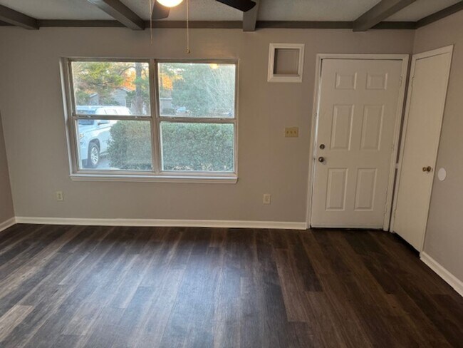 Building Photo - 222 Poplar Rd