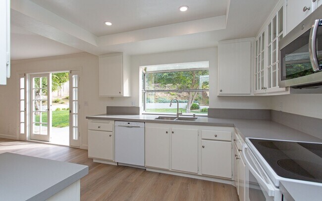 Building Photo - 7960 Represa Cir