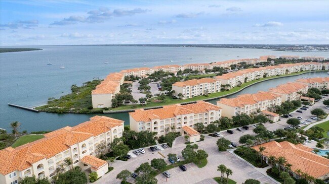 Building Photo - 5 Harbour Isle Dr E