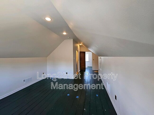 Building Photo - 224 N Russet St