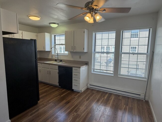 Building Photo - 3200 Azalea Dr
