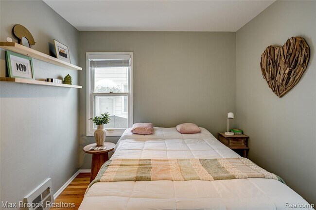 Building Photo - 1460 Cole St