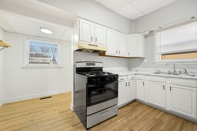 Building Photo - MOVE-IN SPECIAL - NEW LISTING! 4 BEDROOM HOME