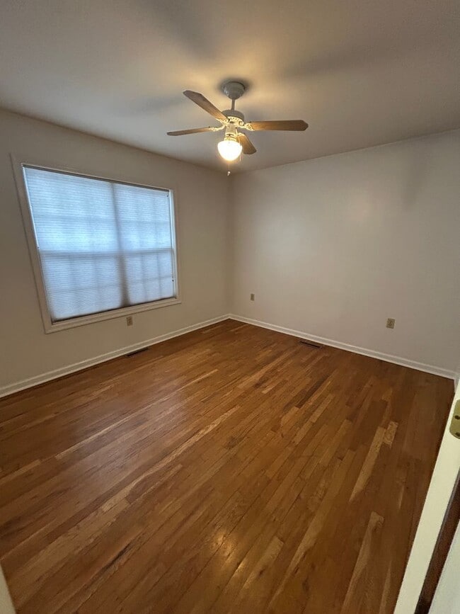 Building Photo - Delightful Town House Three-bedroom, Two-bathroom with a Large Bonus Room in East Stroudsburg