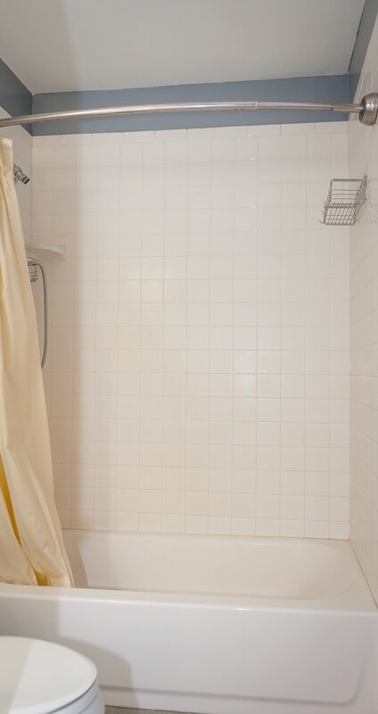 Building Photo - 104 Bingham Ave