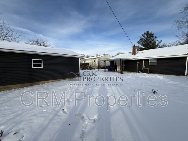 Building Photo - 5805 Lance Dr