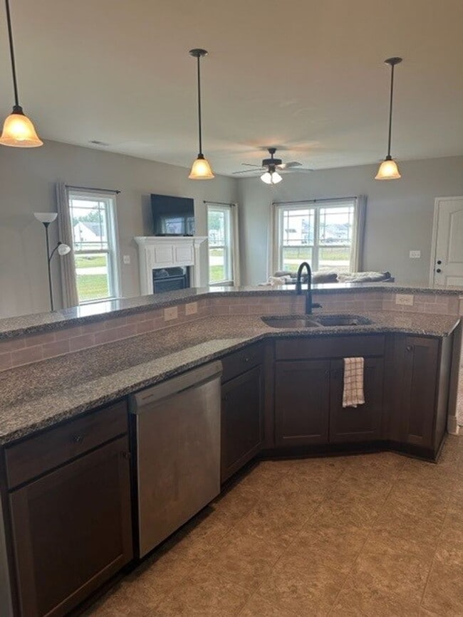 Building Photo - 3 Bed/2 Bath in Willow Pond - 15 minutes to SJAFB!