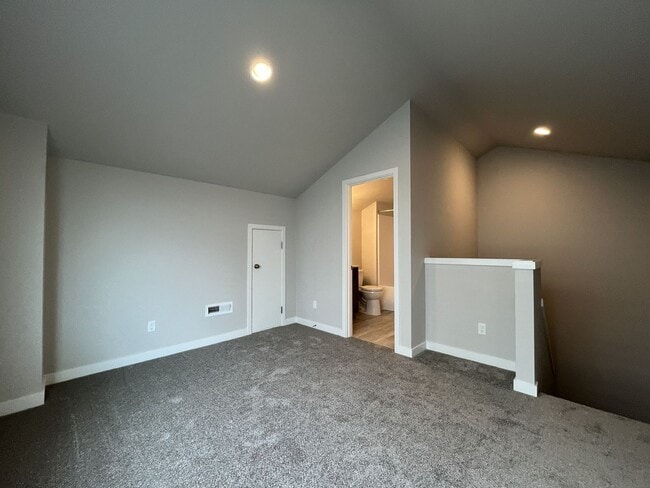 Building Photo - Beautiful Newer Construction 4 Bedroom Forest Grove Home with Open Layout, Quartz Kitchen & Moder...