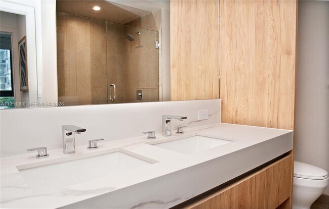 Building Photo - 11 NE 6th St