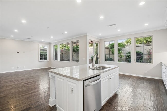 Building Photo - 102 Brindisi