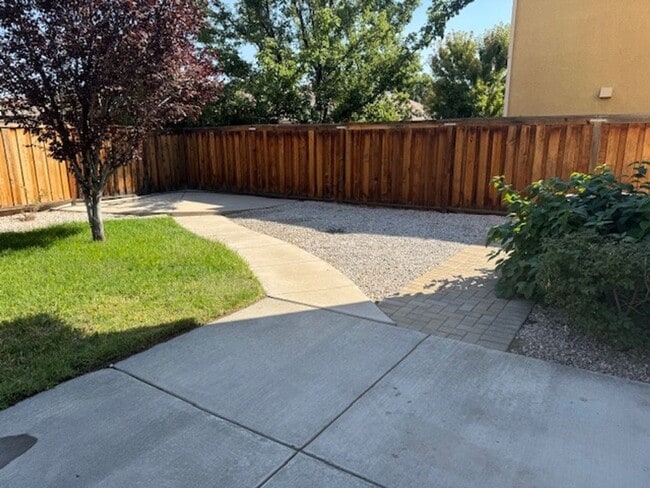 Building Photo - Three Bedroom Damonte Ranch Home