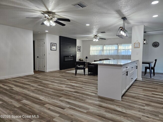 Building Photo - 872 Sadnet Cir NE