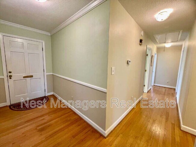 Building Photo - 2514 Dartmouth Dr