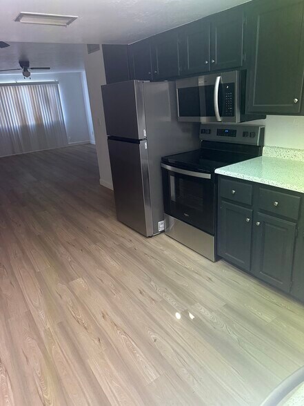 Building Photo - 3322 W Loma Ln