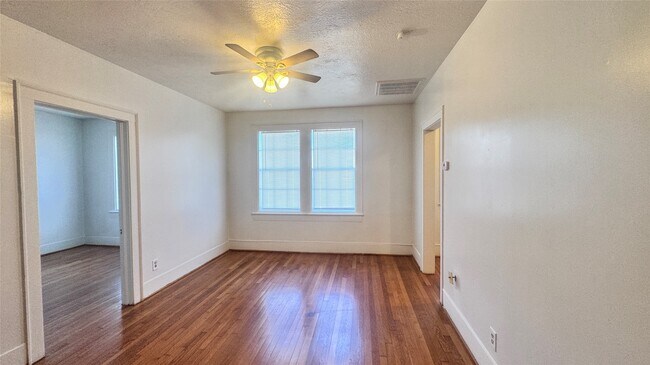 Building Photo - 3902 Dallas St