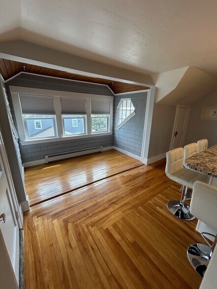 Building Photo - 122 Brookline St