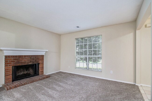 Building Photo - 3 Bedroom 2.5 Bath House