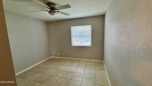 Building Photo - 4211 E Palm Ln