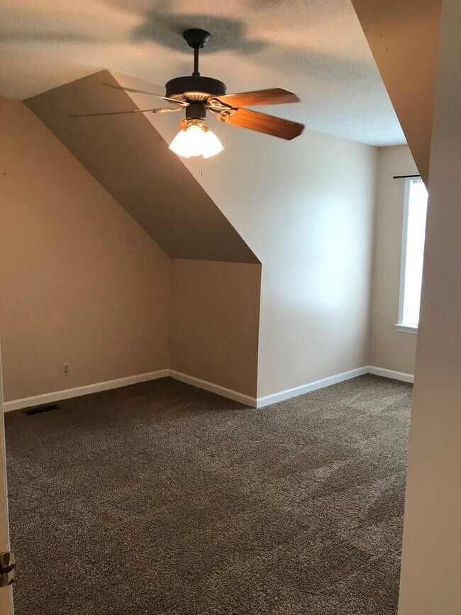 Building Photo - 2563 Carriage Dr