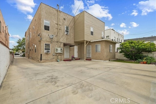 Building Photo - 2818 S Bronson Ave