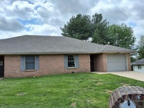 Building Photo - 104 b cottage circle