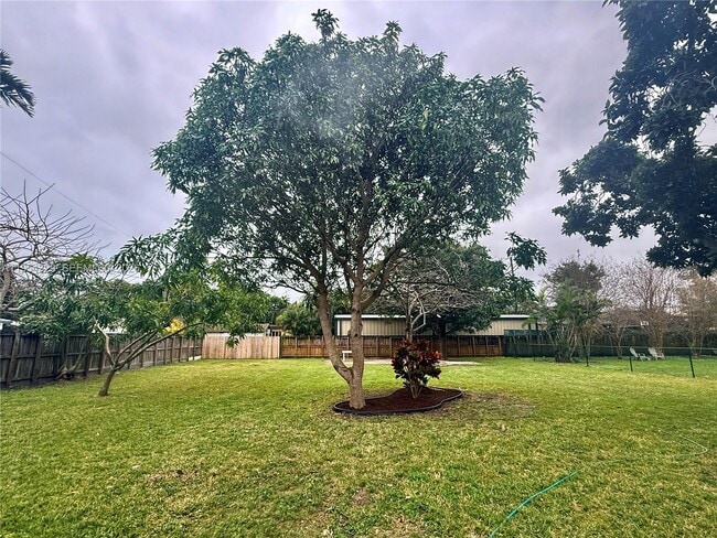 Building Photo - 3400 SW 17th St