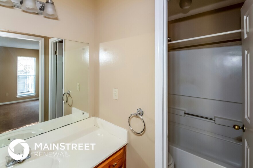 Building Photo - 7154 Brandee Dr