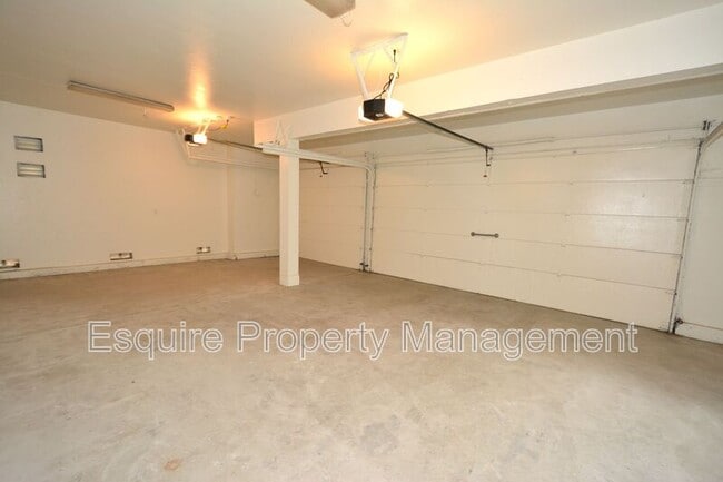 Building Photo - 1610 Oneida Pl