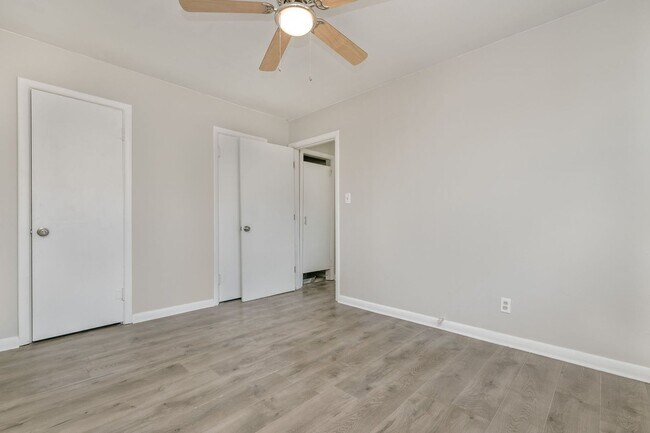 Building Photo - 2304 SW 8th Ave