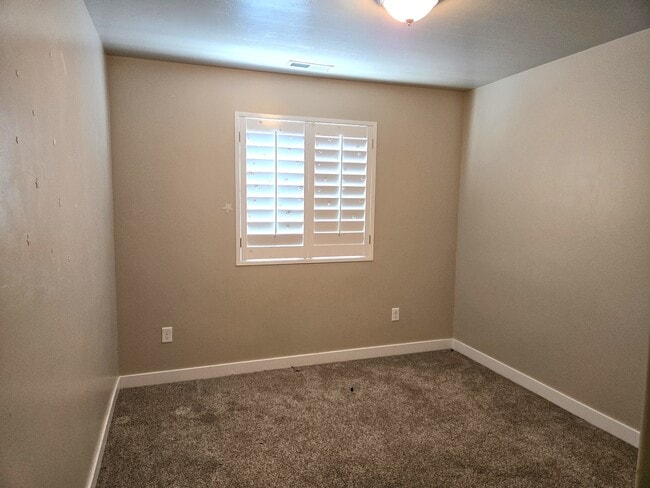 Building Photo - 528 Fox Chase Dr