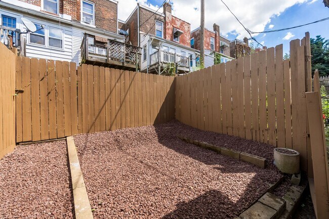 Building Photo - Updated 3BR Home – Walk to Lehigh & Downto...