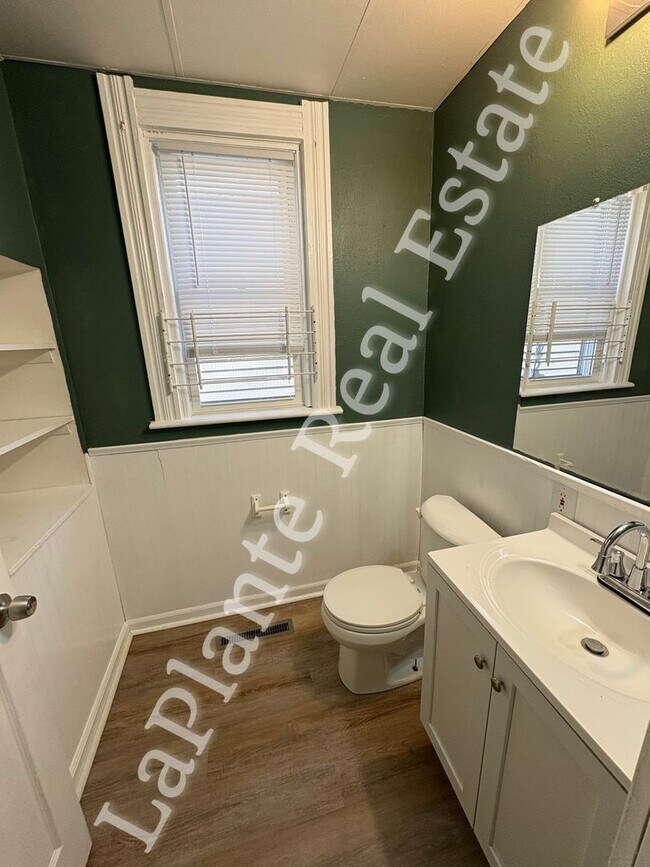 Building Photo - Spacious 4-Bed Home with Fresh Updates in Toledo’s Old South End