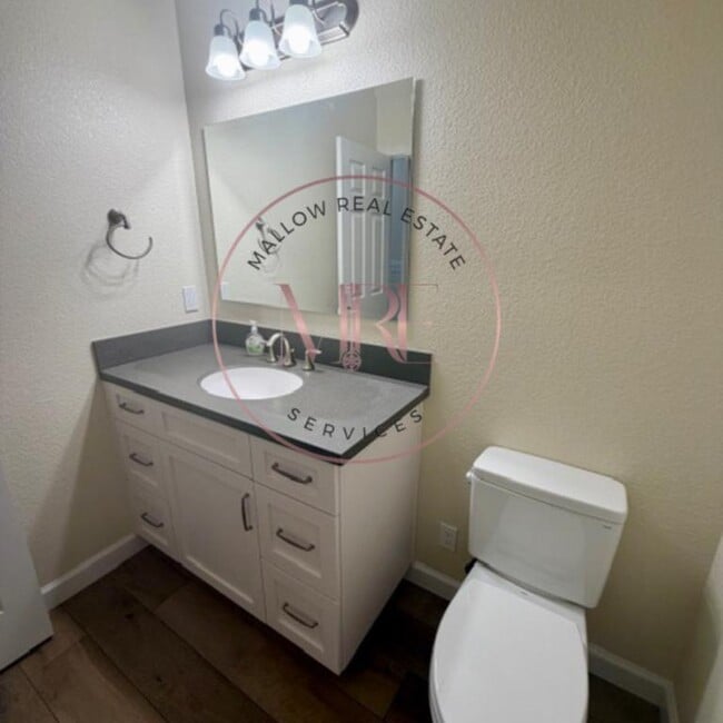 Building Photo - 1231 1/2 Eunice Dr