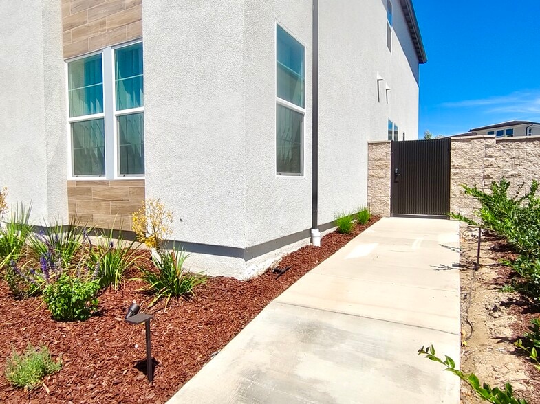 Building Photo - 130 Ashpark
