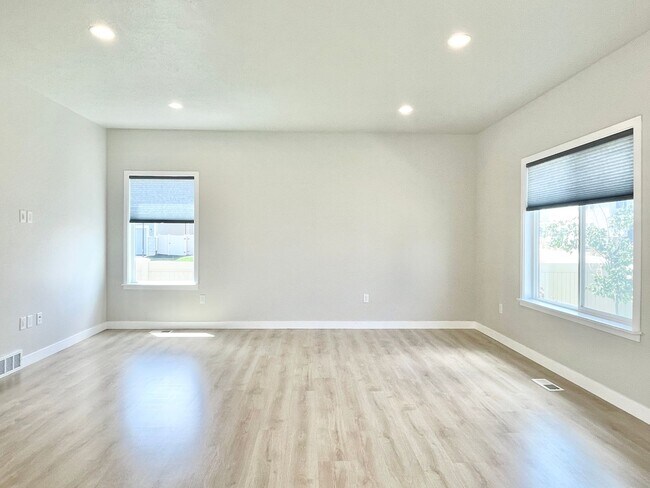 Building Photo - Modern Herriman Home at Big Bend Park!