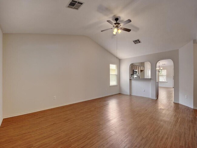 Building Photo - 136 Strawn