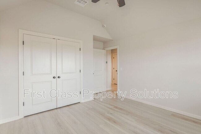 Building Photo - 728 Harbor Town Dr