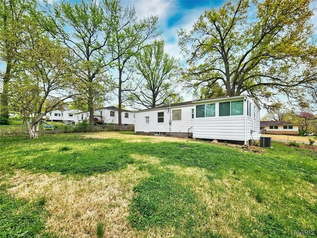 Building Photo - 637 Karess Dr