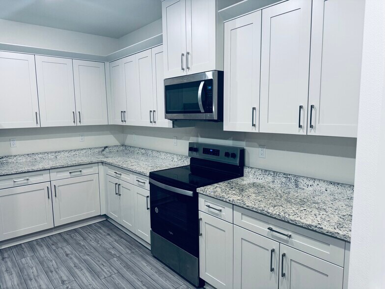 Building Photo - 80425 Enclave Ct