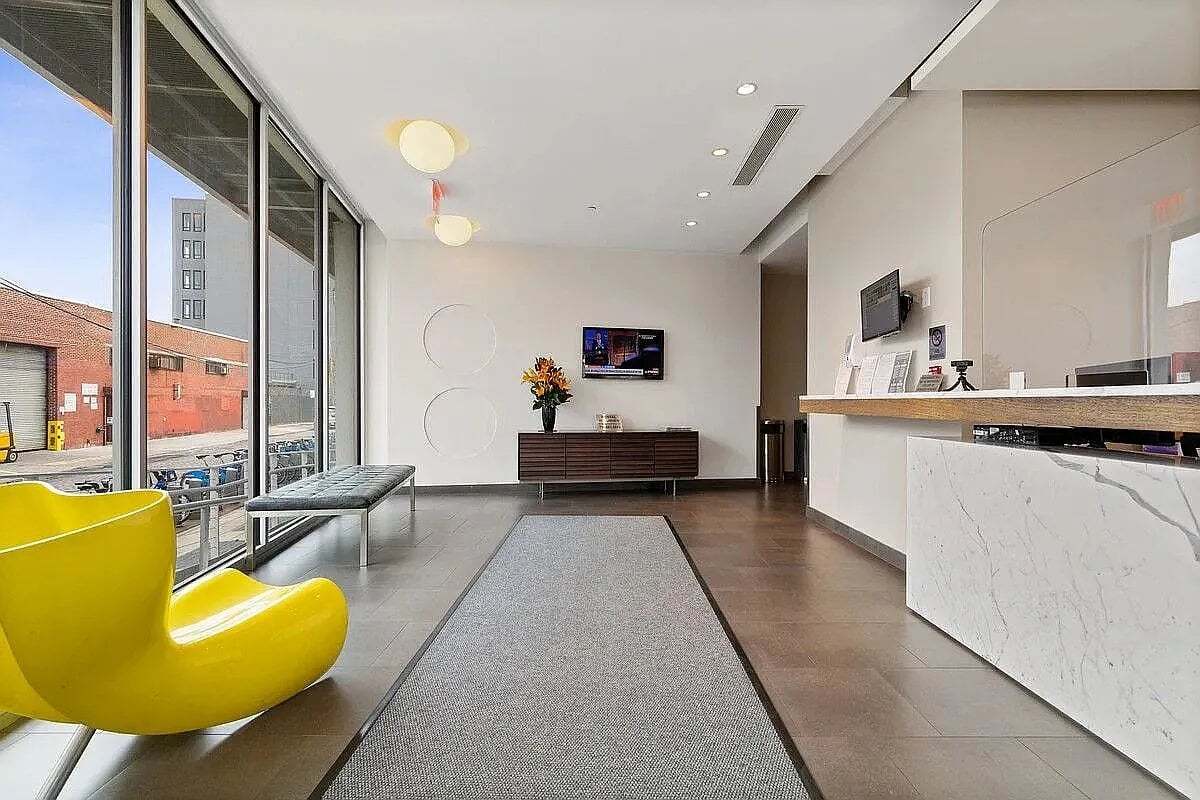 Building Photo - 99 Gold St