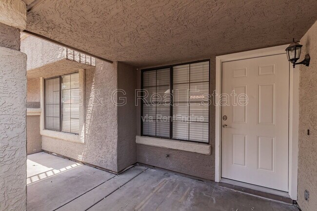 Building Photo - 1905 E University Dr