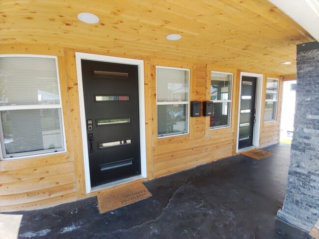 Building Photo - 38 Hendricks Pl