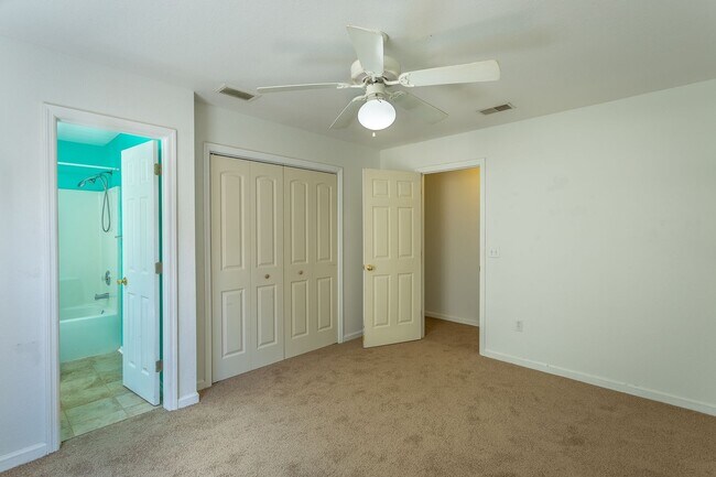 Building Photo - 3 Bedroom 3 Bath Townhouse