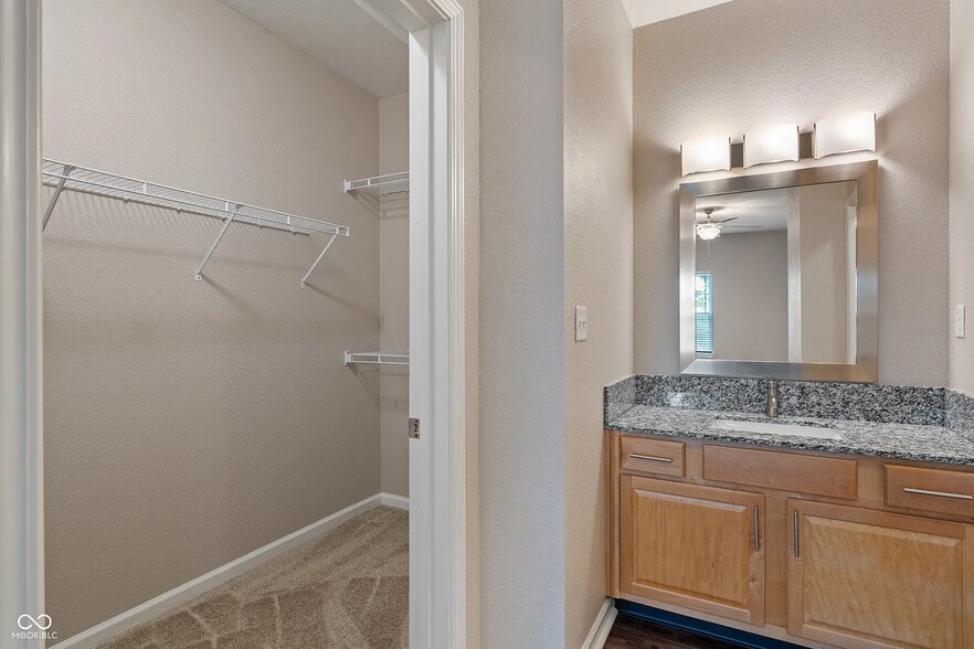 Master bedroom private vanity - 12833 Tradd St