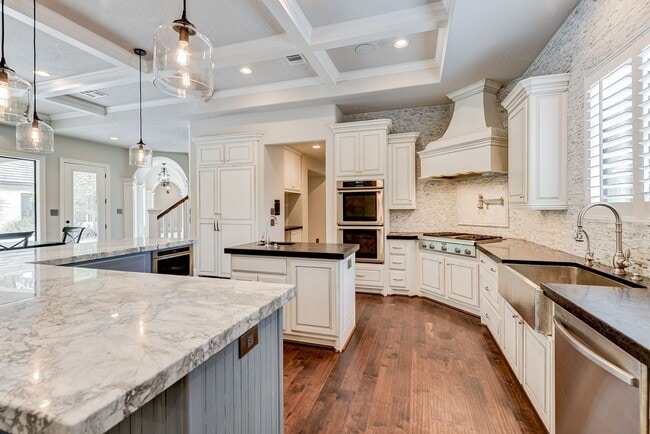 Building Photo - Exquisite 6000+ Sq Ft Home in Hidden Falls...