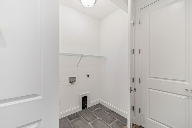 Building Photo - 250 Windrow Way