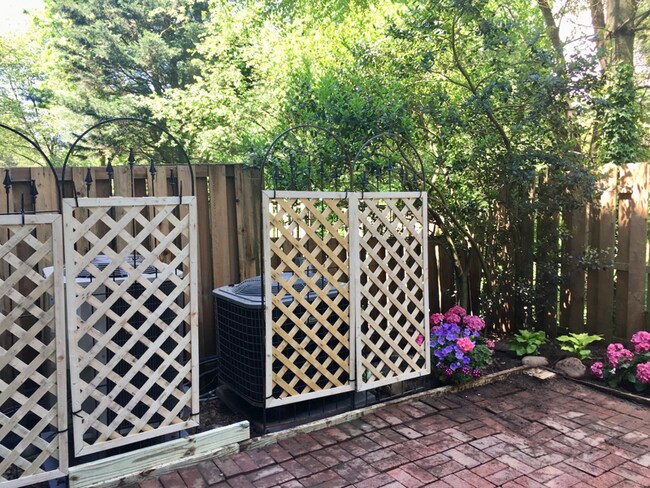 Building Photo - 1824 Bronzegate Blvd