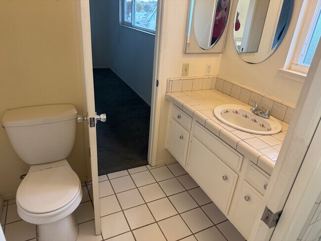 Building Photo - 6237 Hunter St