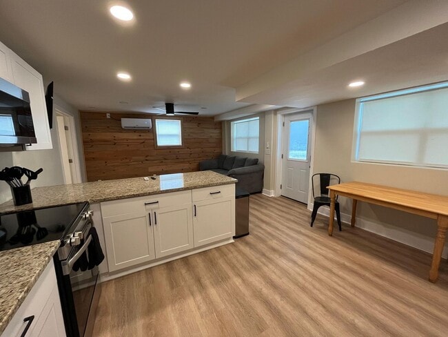 Building Photo - 254 Third St